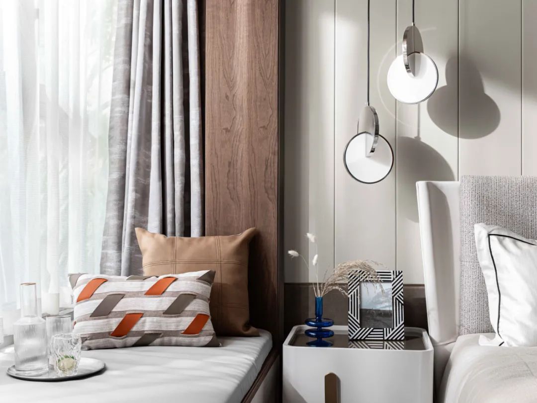 现代轻奢风格室内设计家装案例-卧室床头柜